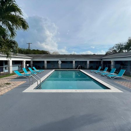Hollywood Gardens Inn & Suites Eksteriør bilde